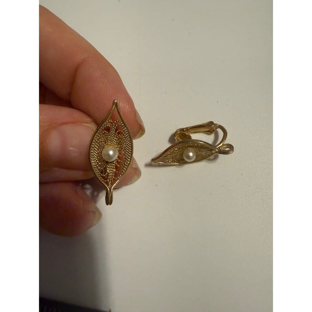 Sarah Coventry‎ Vintage Gold Tone Filigree Faux Pearl Leaf Clip On Earrings
